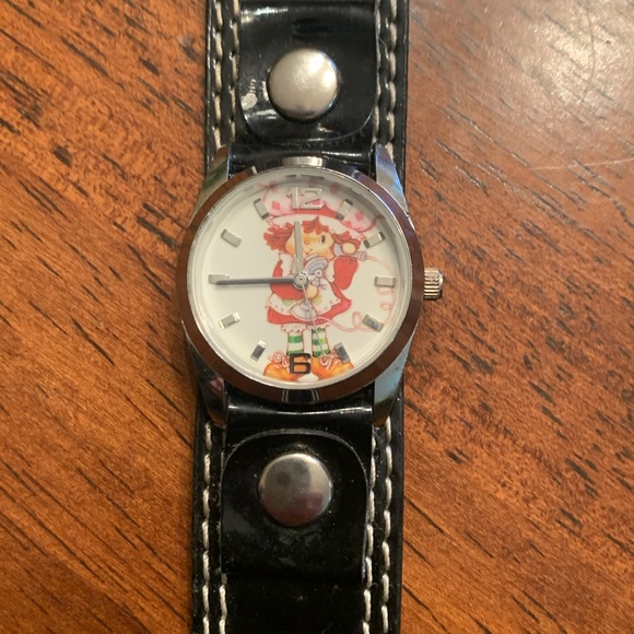 STRAWBERRY SHORTCAKE VINTAGE WATCH - Picture 2 of 4